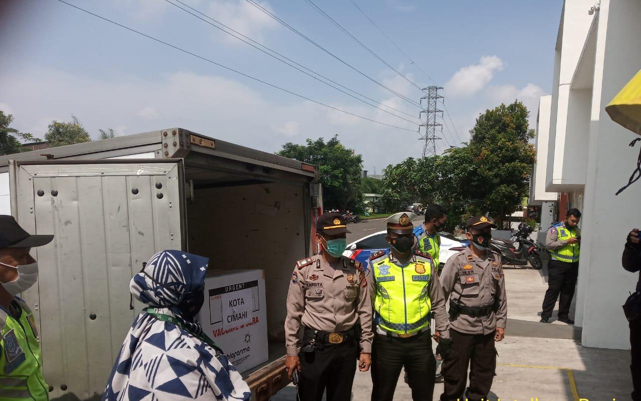 Polrestabes Bandung Polda Jabar Laksanakan Pengamanan Distribusi Vaksin Covid-19