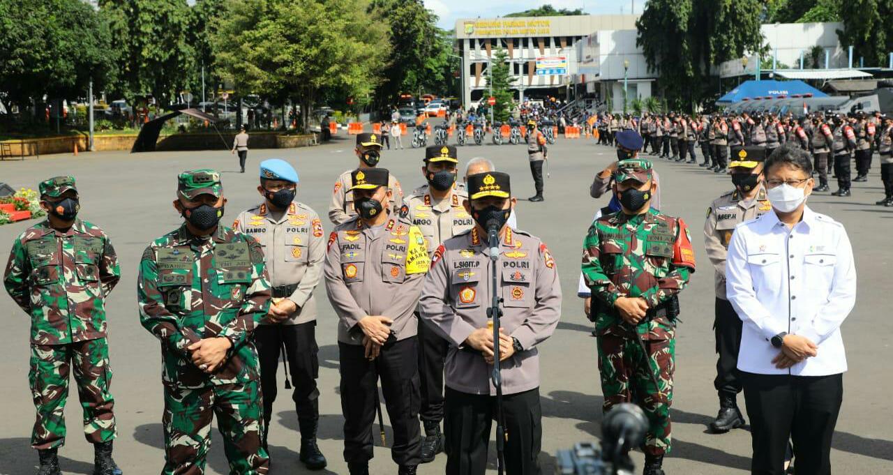 Kapolri Pimpin Apel Kesiapan Bhabinkamtibmas dan Tenaga Kesehatan Sebagai Tracer dan Vaksinator COVID-19