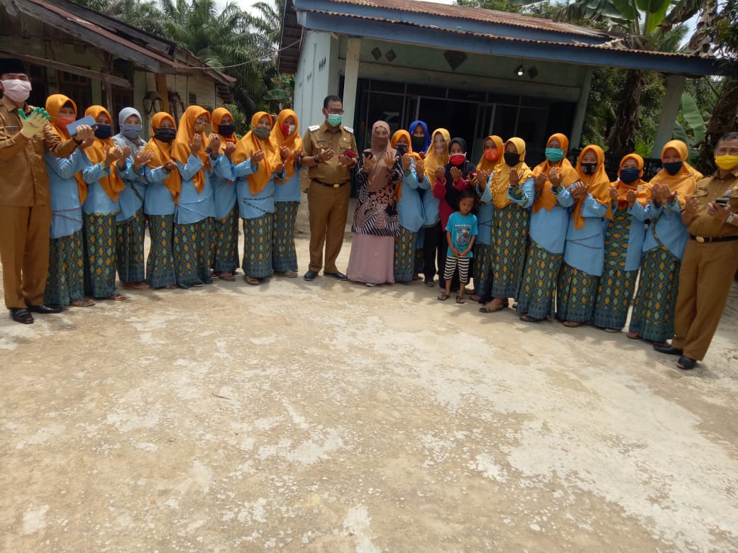Bupati Suyatno Apresiasi Ibu-Ibu Kelompok Tani Tunas Bangsa Hasilkan Panen Padi 8 Ton/Tahun