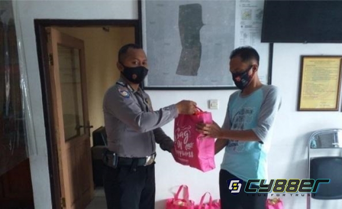 Perkuat PPKM Darurat, Polisi Gelar Operasi dan Bantu Warga yang Isoman