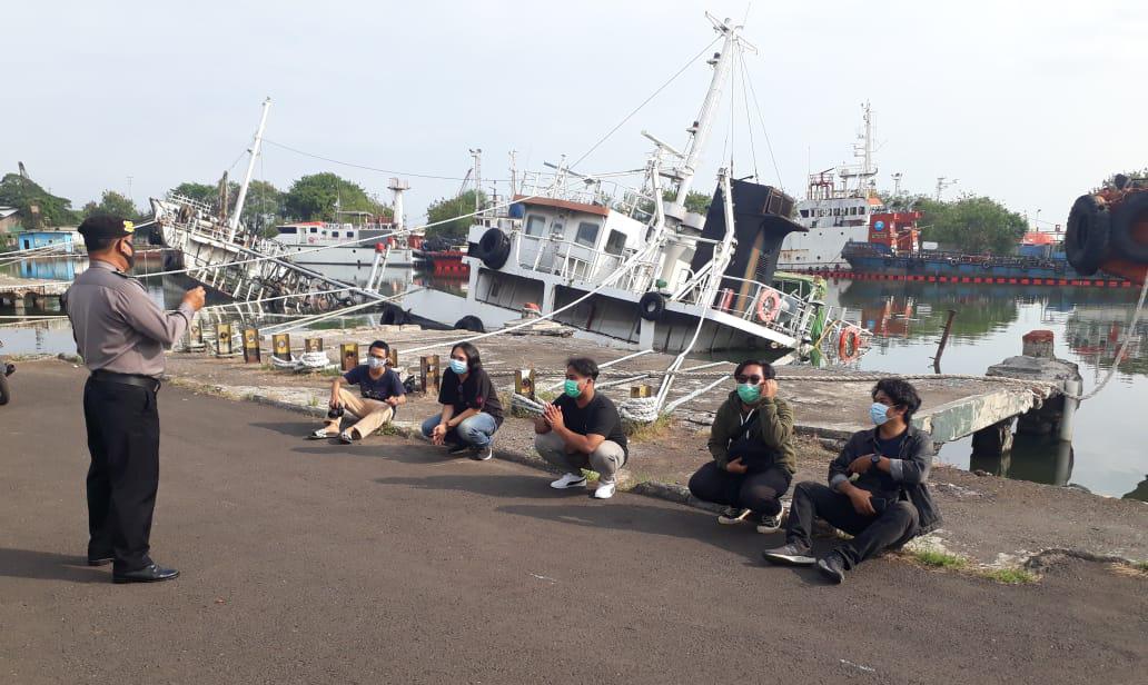 Polres Cirebon Kota Polda Jabar Edukasi Sosialisasi 3M PadaMasyarakat Pelabuhan