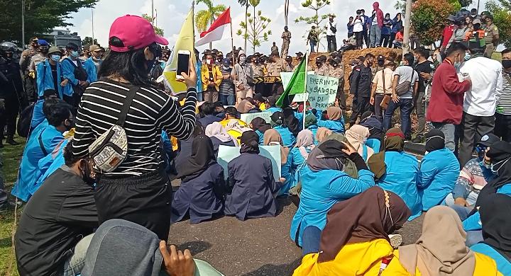 Turun Lagi Kejalan, Sejumlah Mahasiswa Kembali Dengungkan Tolak Omnibuslaw.