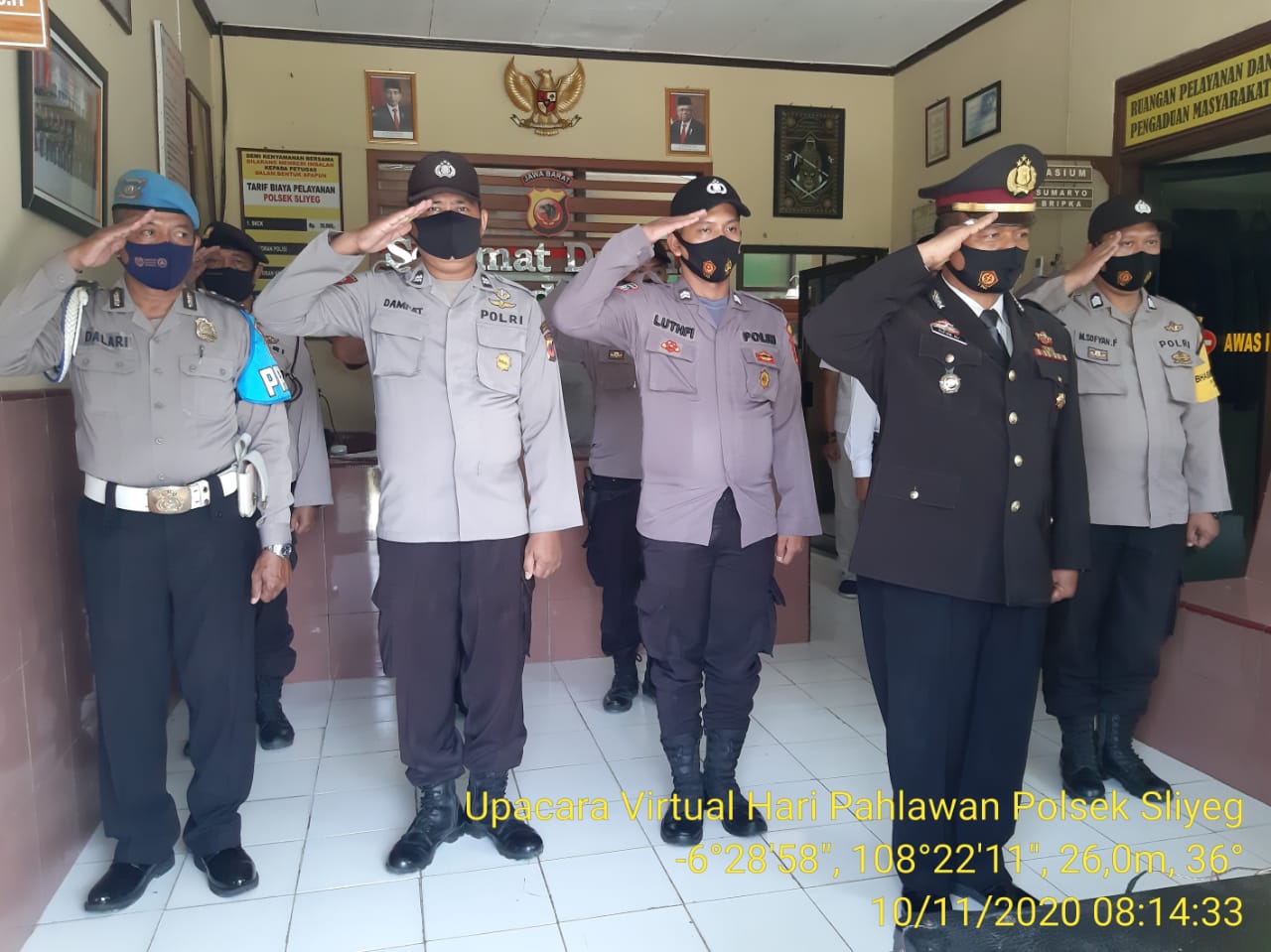 Polsek Sliyeg Live Streaming Upacara Peringatan Hari Pahlawan Ke 75  Dengan Khidmat.