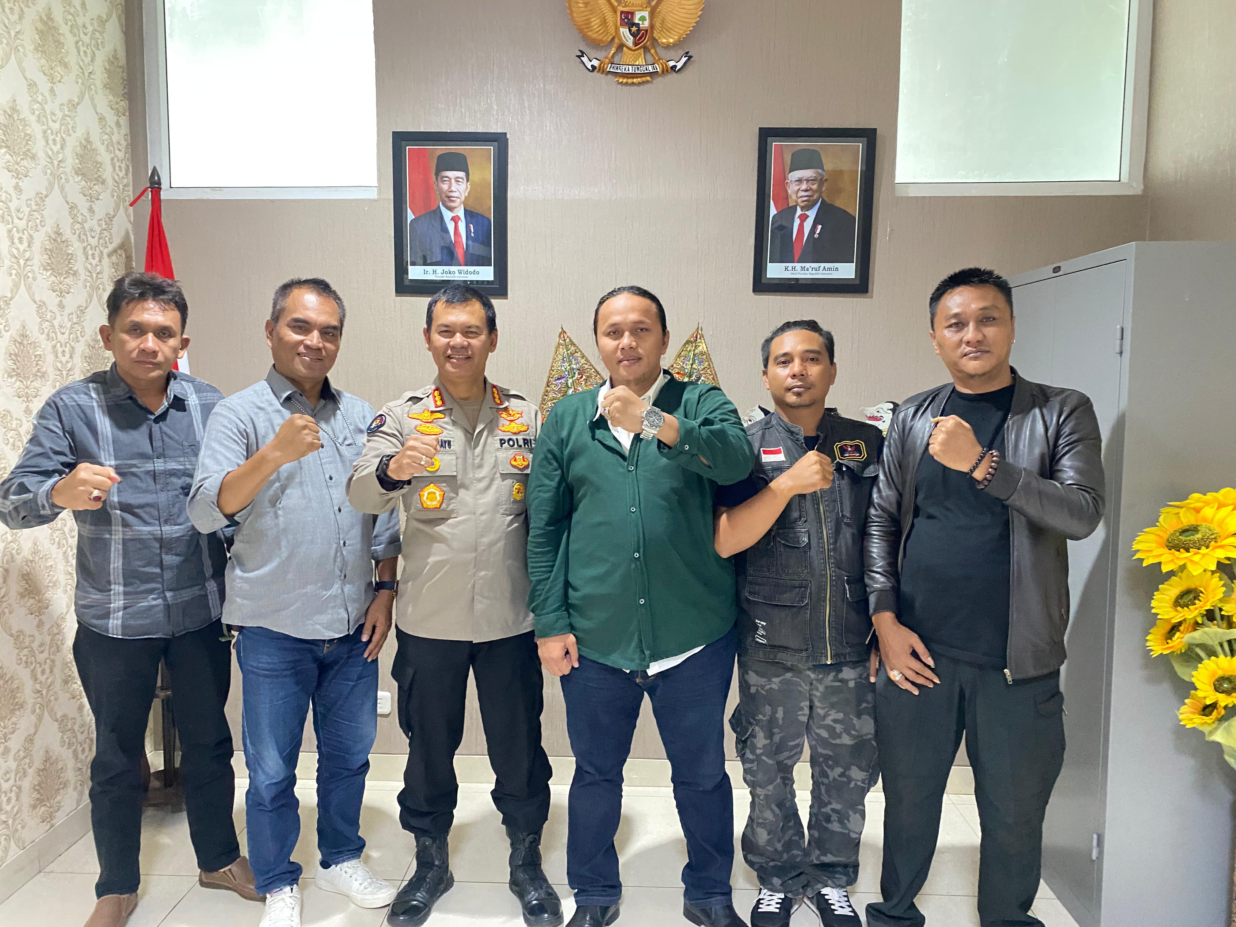 Ketua Dewan Pembina Ormas GRIB Jaya Jawa Tengah Ruswanto Al Aril Gondrong, Silaturahmi Ke Humas Polda Jateng 
