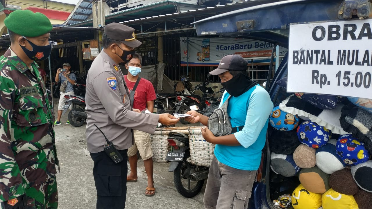 Kodim 0723 & Jajaran Polres Klaten Bagi-bagi Masker Pada Masyarakat