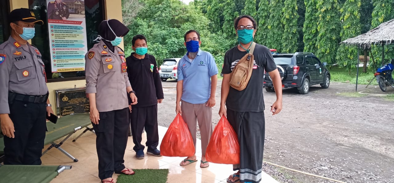 Cepat Tanggap, Polres Cilegon Bagikan Ratusan Nasi Box Kepada Masyarakat Terdampak Banjir