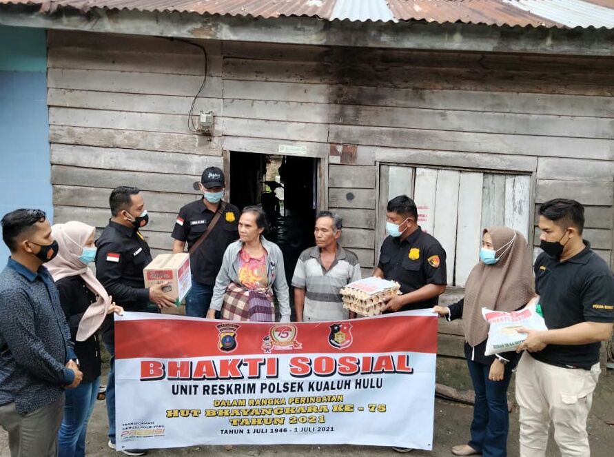 Sambut Hari Bhayangkara Ke-75, Unit Reskrim Polsek Kualuh Hulu Berikan Bantuan Sembako