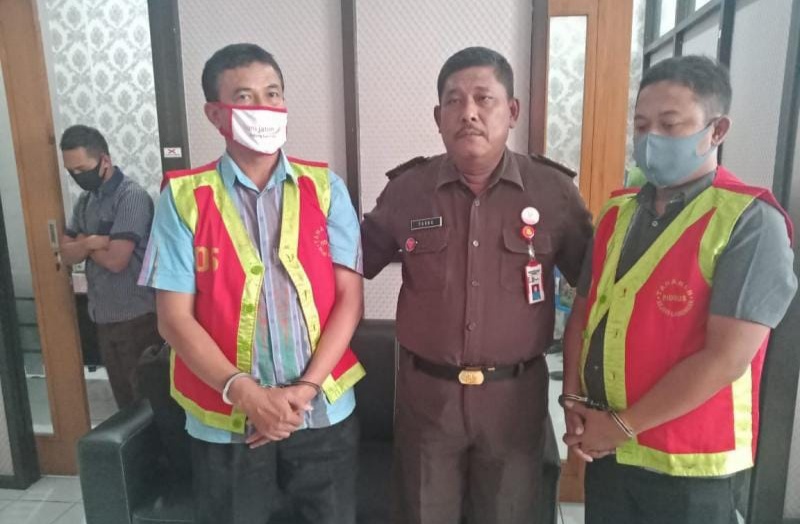 Korupsi Dana Desa Dan BUMDes, Dua Tersangka Di Tahan Kejari Lamongan.