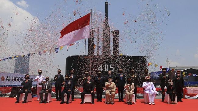 Perkuat Alutsista TNI AL, Menhan Serahkan Kapal Selam Alugoro-405 produksi PT PAL Indonesia
