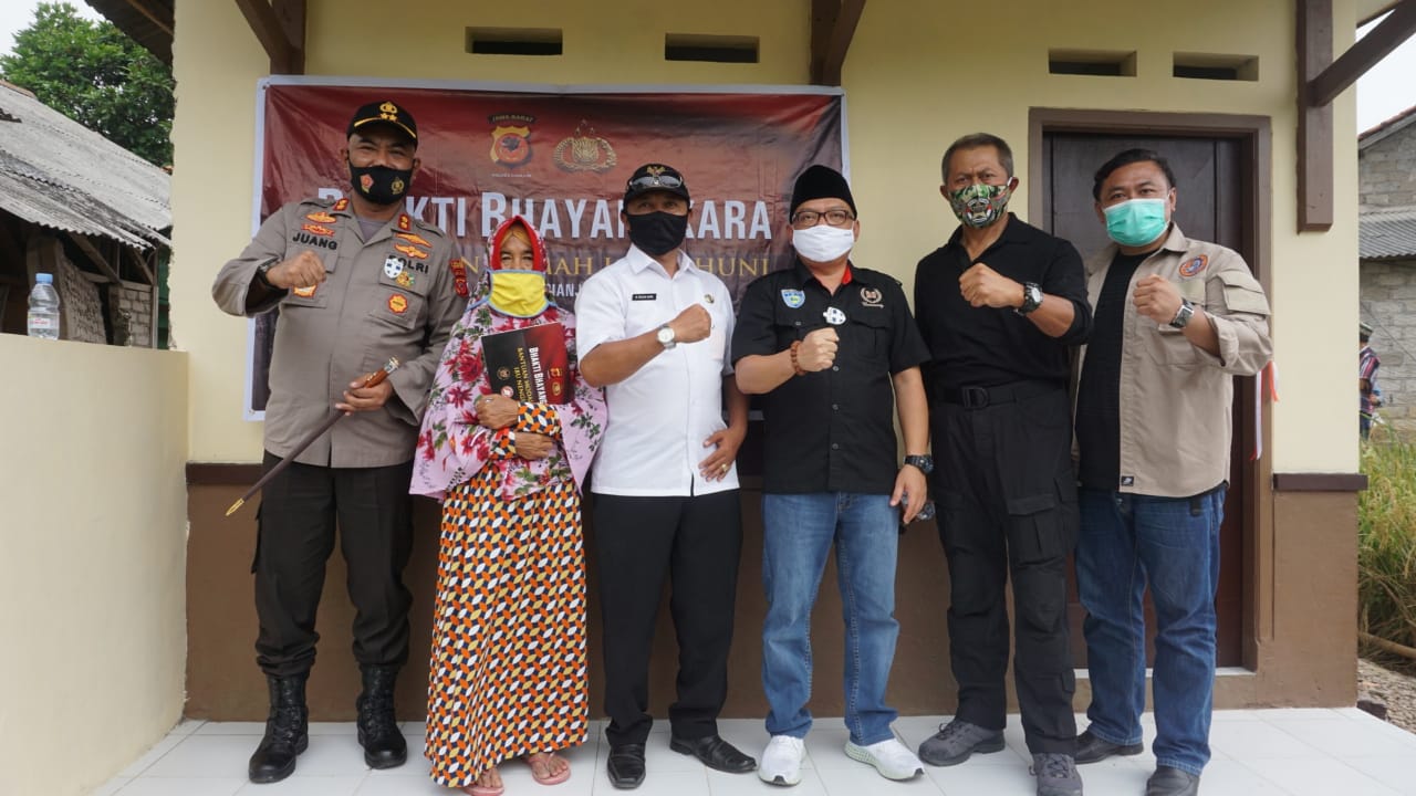 Polres Cianjur Polda Jabar Resmikan Rumah Layak Huni Bagi Seorang Warga Yang Hidup Sebatang Kara