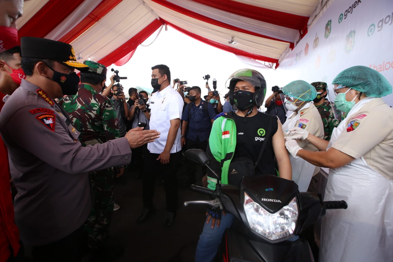 Kapolri dan Panglima Berharap Vaksinasi Drive Thru di Medan Jadi Role Model Wilayah Lain