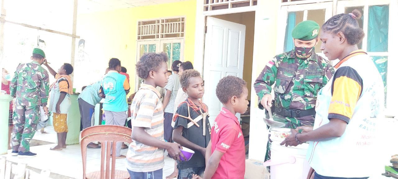 Satgas Pamtas RI-PNG Yonif 125 Bersama Puskesmas Gelar Posyandu