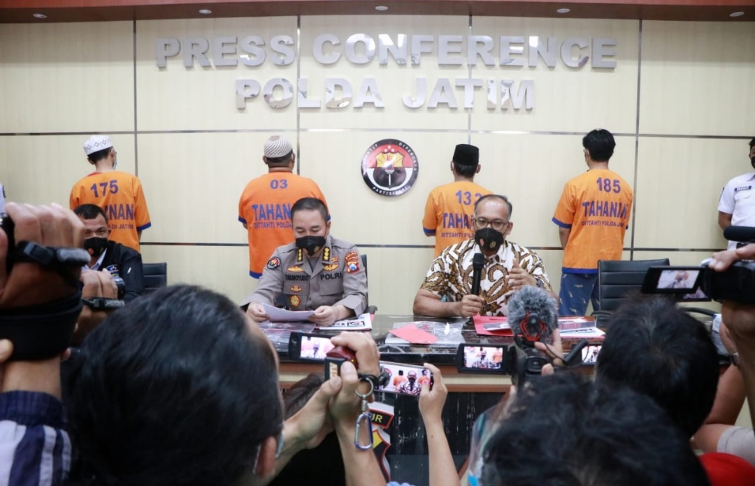 Ditreskrimsus Polda Jatim Bekuk 4 Orang Penyebar Ujaran Kebencian Terhadap Menkopolhukam