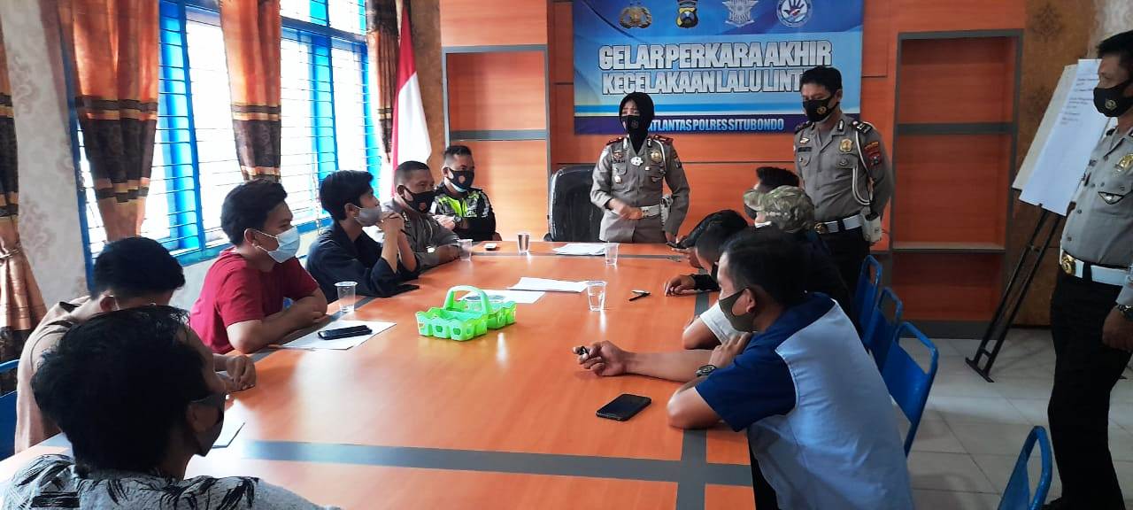 Viral Aksi Joget di Traffic Light Sarworini Situbondo,Kasat Lantas Berikan Arahan Pada Beberapa Remaja
