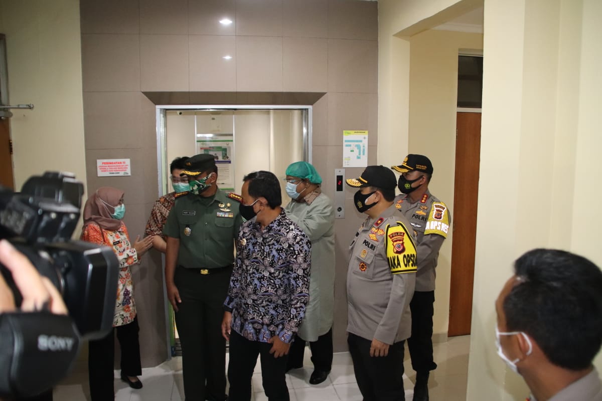 Wakapolda Jabar Bersama Walikota Bogor Tinjau Kesiapan Penambahan Ruang Isolasi Pada Beberapa Rumah Sakit 
