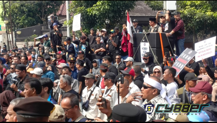 Wali Kota Sukabumi Didesak Penuhi Janji Politik, Ratusan RT-RW Turun ke Jalan