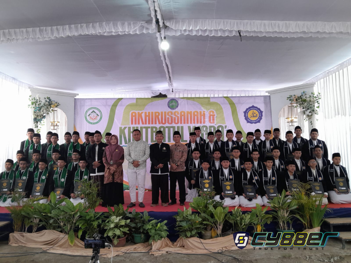 Camat Jatinom Dukung Pendidikan Qur’ani di Ponpes Tahfidz Al-Huda melalui Acara Akhirussanah