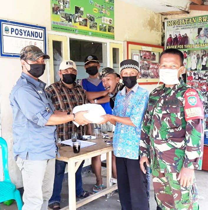 Desa Sukabakti Salurkan Paket Sembako Kepada Warga Masyarakat Untuk Penanganan Virus Corona (Covid-19) 