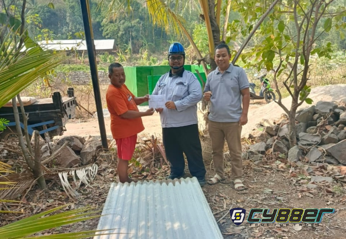 PT Statomer Peduli Lingkungan, Bantu 15 Lembar Asbes untuk Atap Bak Sampah di Gerem