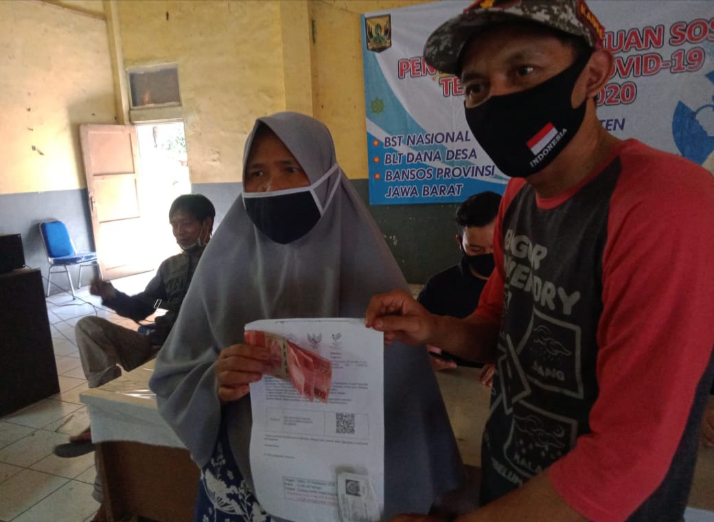 Pemdes Benda Salurkan Bantuan BST Kemensos Priode 2 Kepada 409 KPM