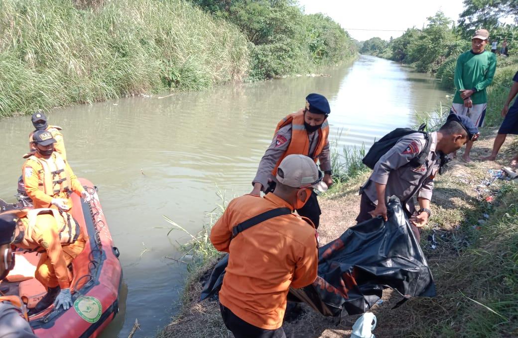 Team Sar Sat Brimob Polda Jabar  Temukan  Korban Anak Yang Tenggelam di Sungai