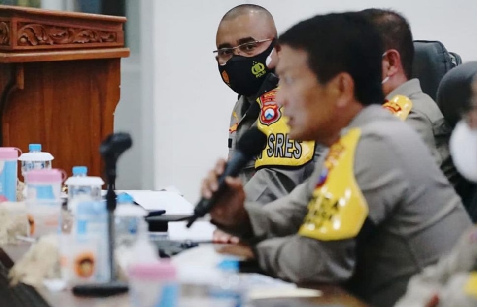 Ciptakan Pilkada Damai Kombespol Jhonny Edidzon Isir Mengikuti Arahan Kapolda Jatim Di Gedung Bhara Daksa Di Polrestabes Surabaya