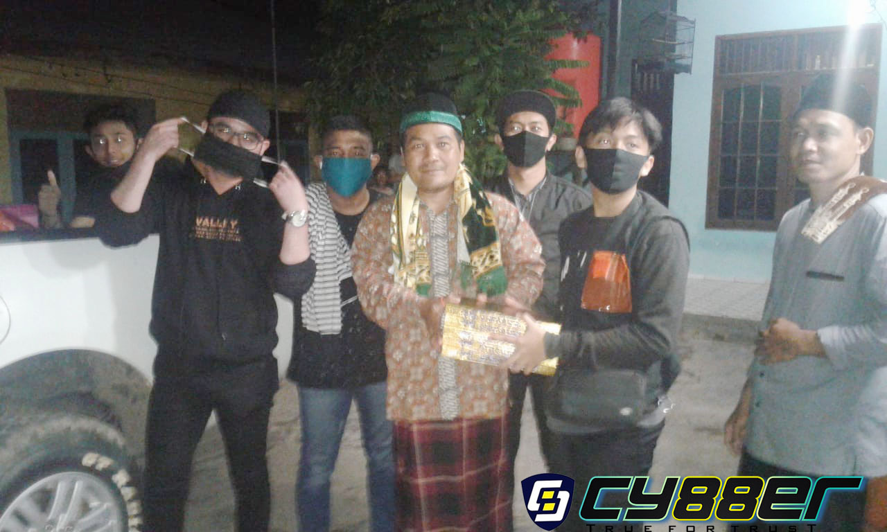 Komunitas Carpotek Team Racing, Bagikan Al-Qur,an, Nasi Kotak dan Sembako  Pada  Masyarakat Yang Membutuhkan