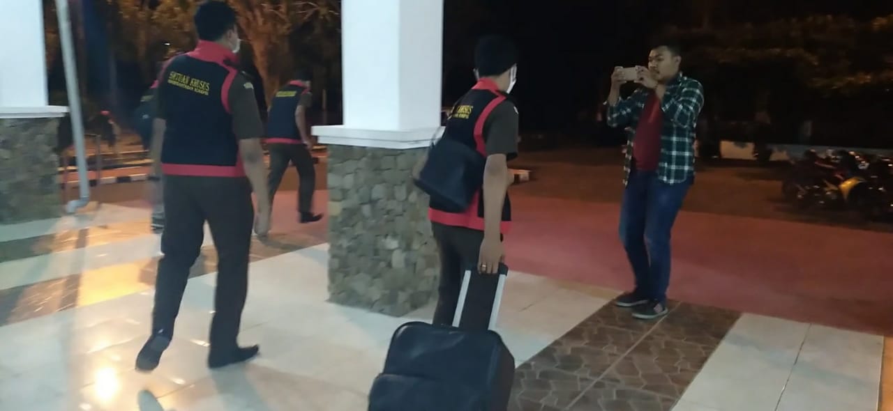 Hand Phone Milik Bupati Manggarai Barat dan Satu Koper Dokumen Disita Kejaksaan Tinggi NTT