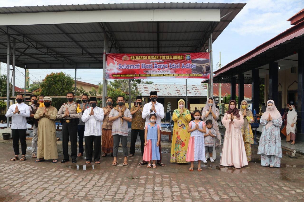 Meriahkan Hari Raya Idul Adha, Polres Dumai Lakukan Pemotongan Hewan Kurban