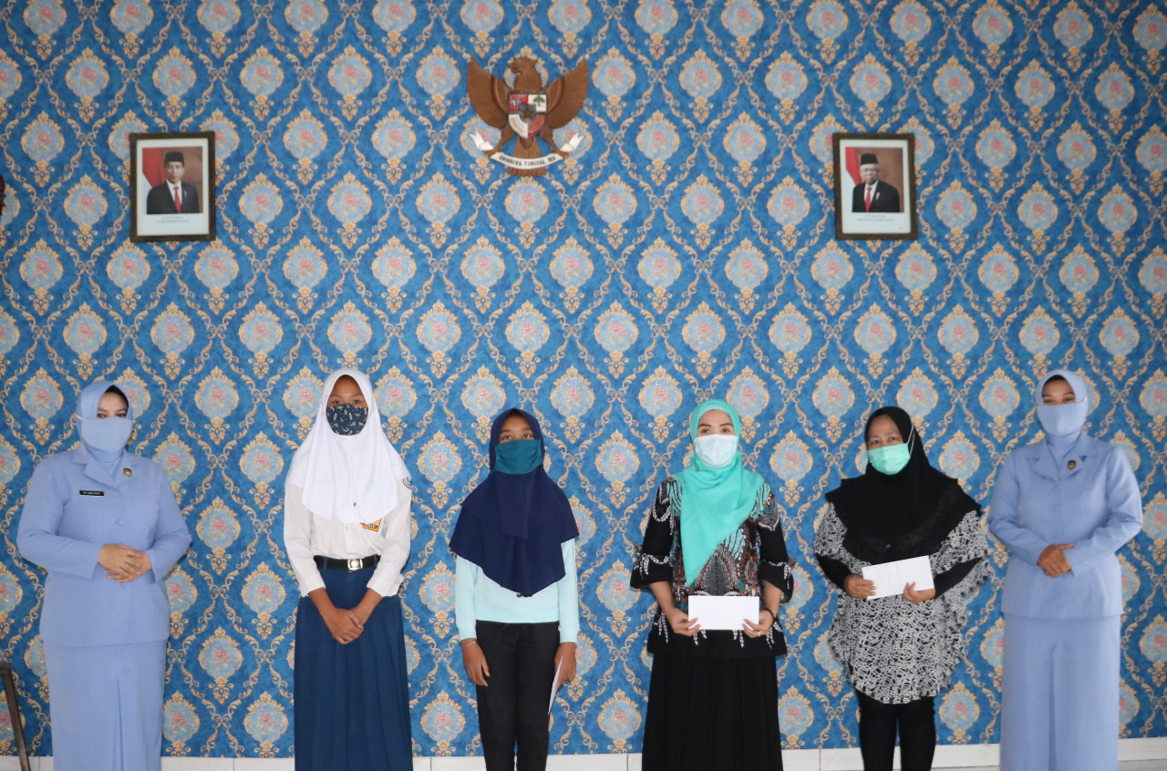 Enam Siswa Sekolah Angkasa Terima Dana Bantuan dari PPAA Perwakilan Kodiklatau