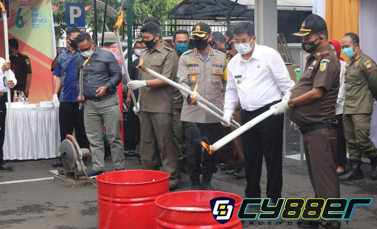Kejaksaan Negeri Sumedang Musnahkan Barang Bukti Tidak Pidana Kejahatan