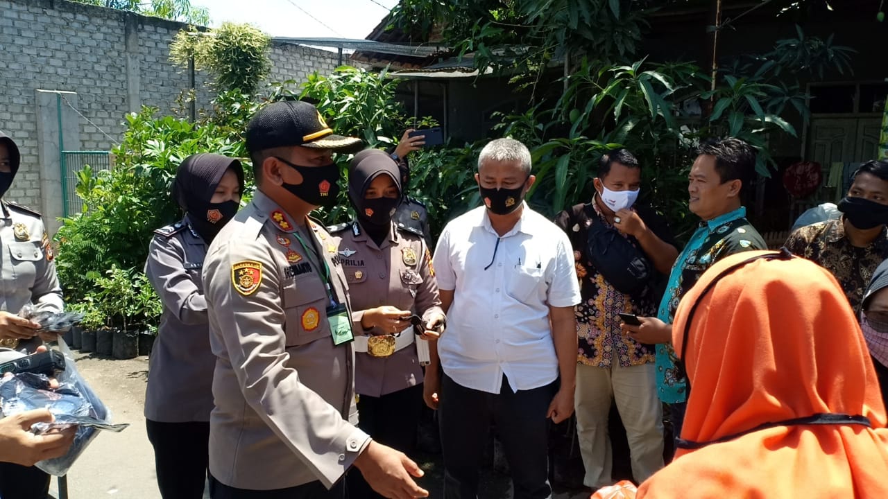 Terapkan 3M, Kapolres Indrmayu Bagikan 10 Ribu Masker