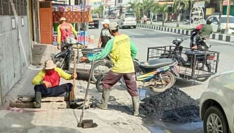 Antisipasi Banjir, Pemerintah Daerah Kabupaten Asahan Lakukan Pembersihan Saluran Air Bertahap