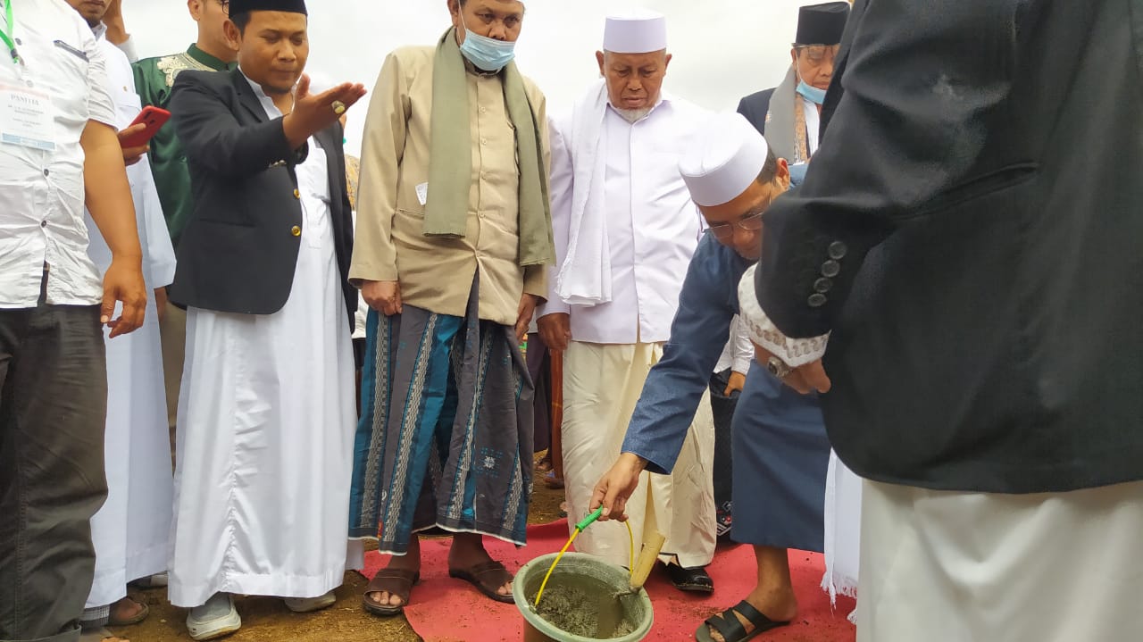 Wantimpres Habib Lutfi bin Yahya Memberi nama Pesantren AYO NGAJI di Sukabumi