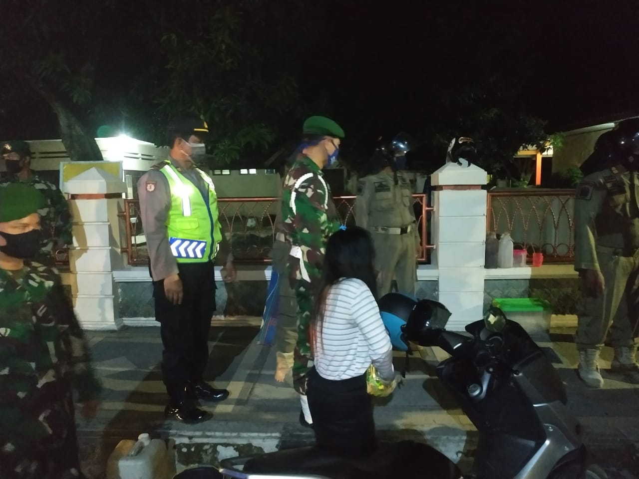 Polres Indramayu Bersama Kodim 0616, Tingkatkan Sosialisasi Tentang Covid-19