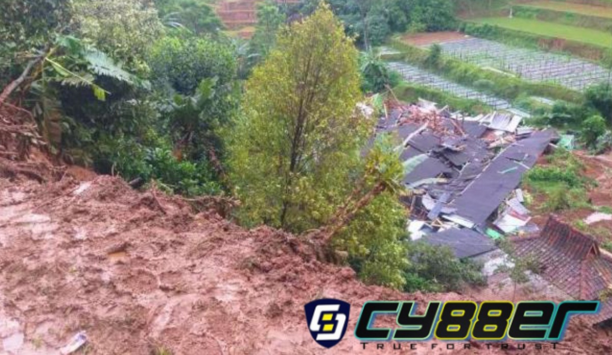 Jalan Cibeber Cianjur yang Tertutup Longsor Sudah Bisa Dilalui