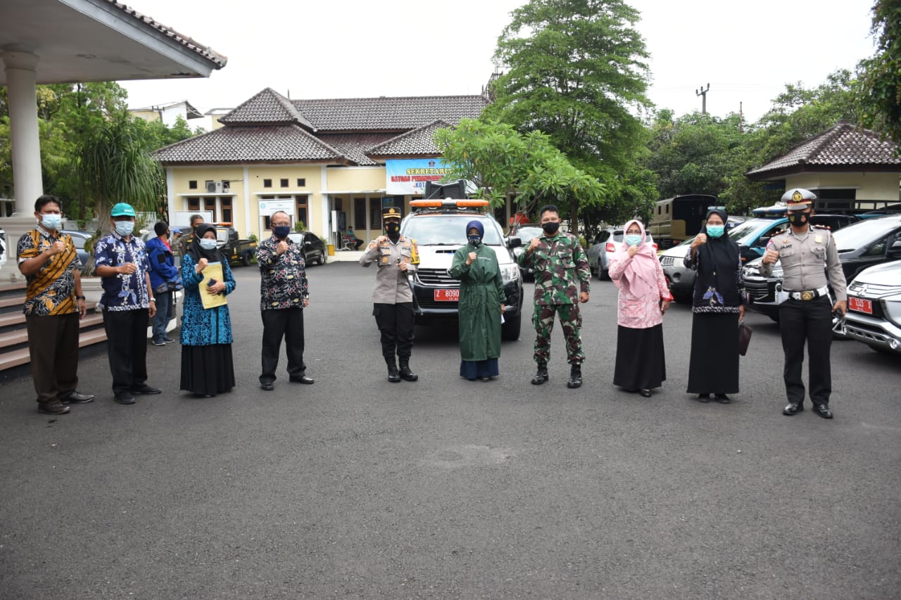 Kompak, Kapolres Bersama Walikota Banjar Kembali Turun ke Jalan Sampaikan Imbauan Protokol Kesehatan dalam Situasi PPKM 
