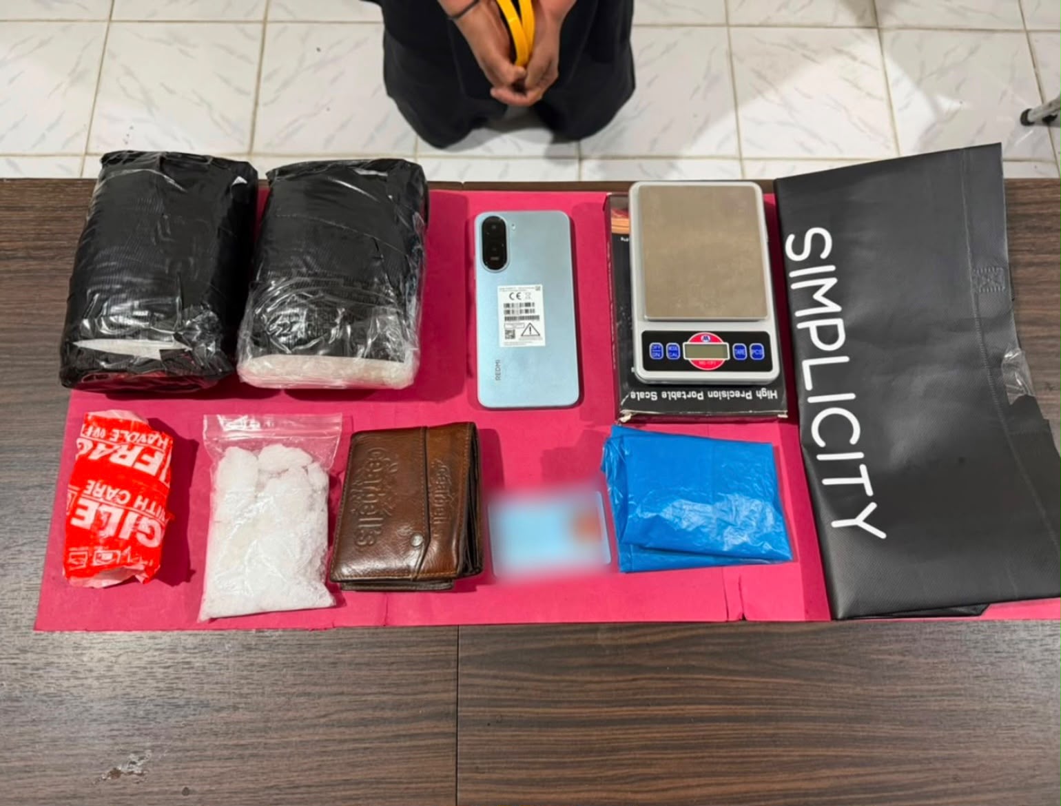 Polisi Gagalkan Penyelundupan 2,2 Kilogram Sabu di Bandara Pekanbaru