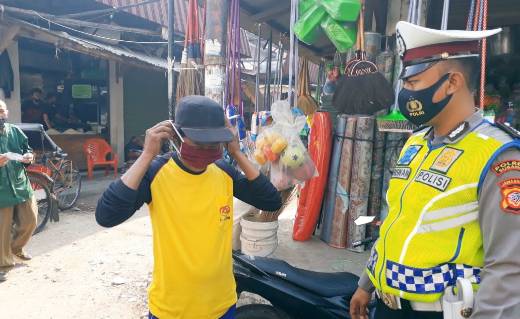 Anggota Polsek Subang Laksanakan Operasi  Yustisi. 