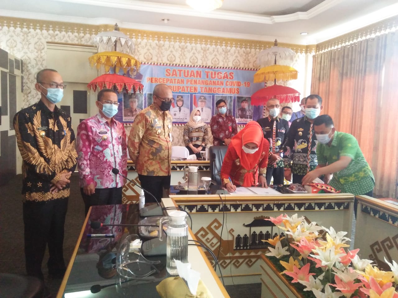 Bupati Tanggamus Tandatangani MOU di Beberapa PT
