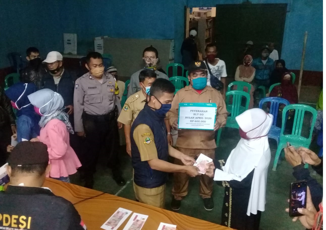 Pemerintah Desa Patrolsari Serahkan Dana BLT-DD ke Warganya