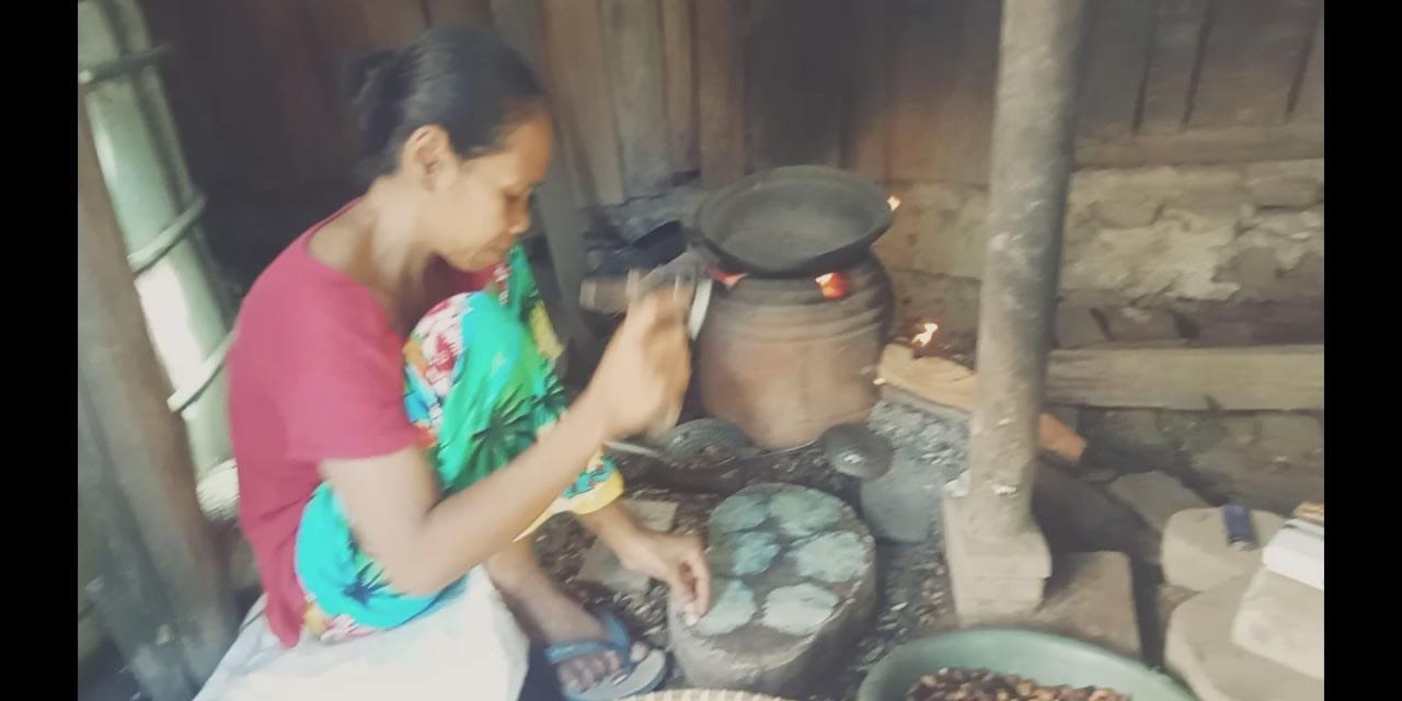Desa Pengrajin Emping Melinjo di Banten