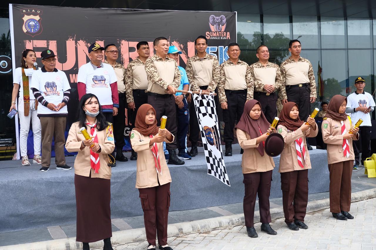 Kapolda Riau Lepas Peserta Lomba lari Fun Run di Kota Dumai