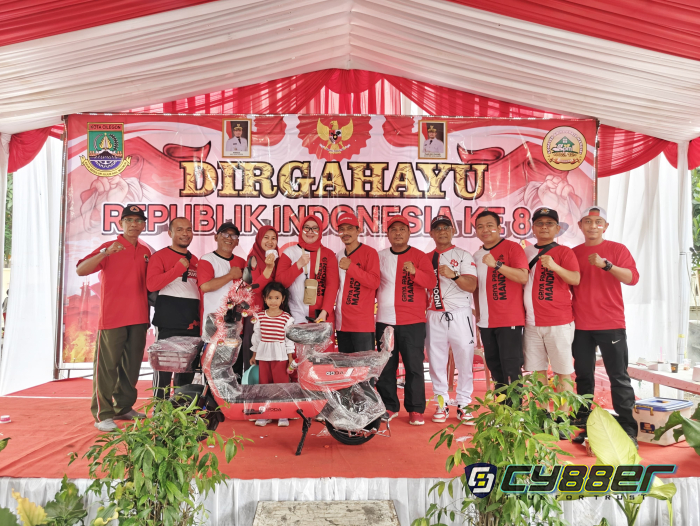 Meski Diguyur Hujan, Warga Griya Praja Mandiri Antusias Ikuti Senam dan Jalan Sehat HUT RI ke-80