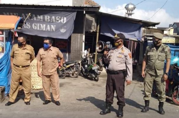 Polsek Talaga Polres Majalengka Polda Jabar Bersama Muspika, Terus Sosialisasikan 3M dan Bagikan Masker