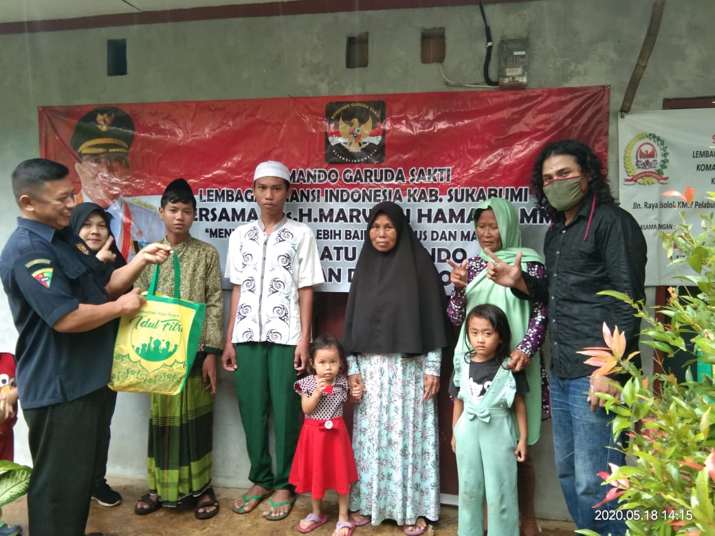 Pembagian 350 Paket Sembako Oleh Lembaga Aliansi Indonesia Kabupaten Sukabumi di Dua wilayah