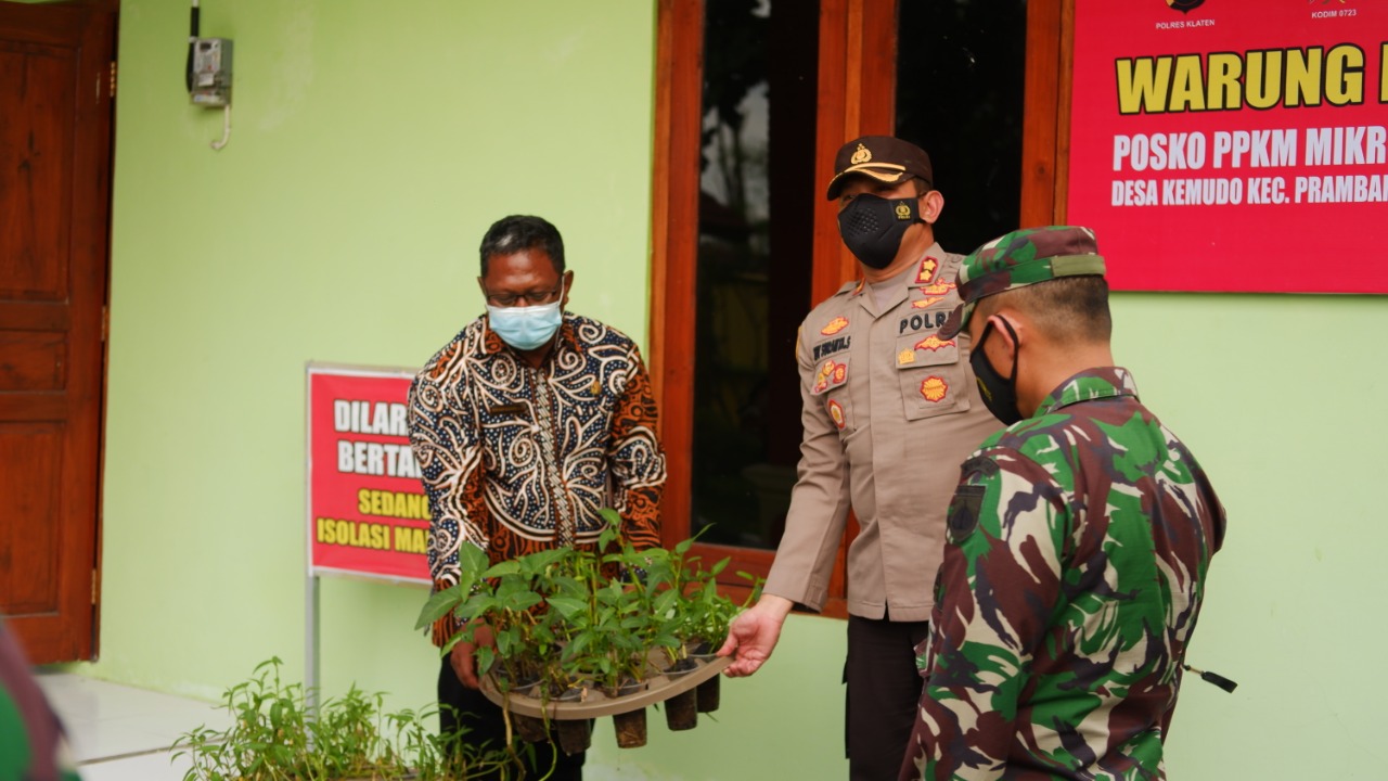 Kapolres Klaten AKBP Edy Suranta Sitepu SIK MH Bersama Sejumlah Pejabat di Kab. Klaten Melaksanakan Pengecekan Penerapan PPKM Mikro