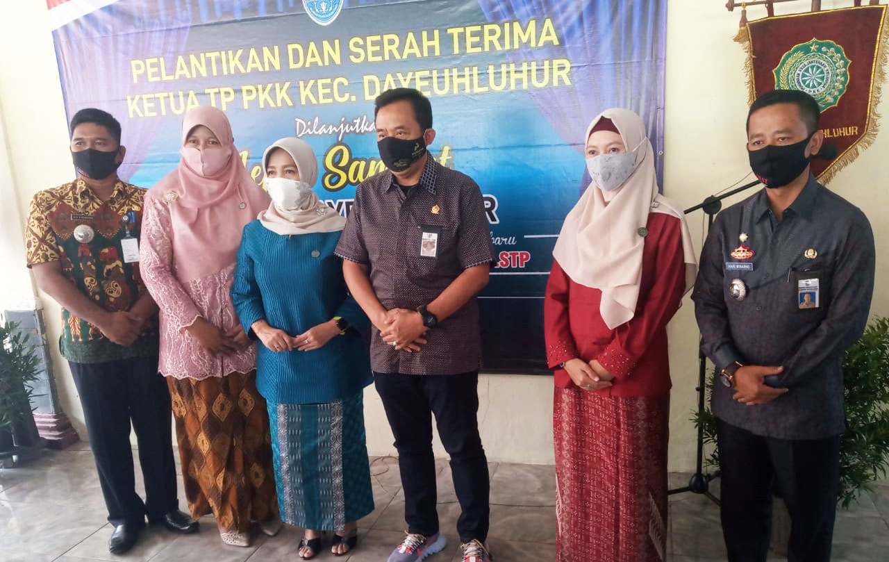 Pisah Sambut Camat Dayeuhluhur Berlangsung Haru Dan Khidmat