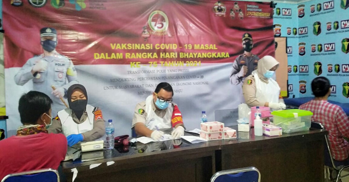 Giat Vaksinasi Massal oleh Polres Serang
