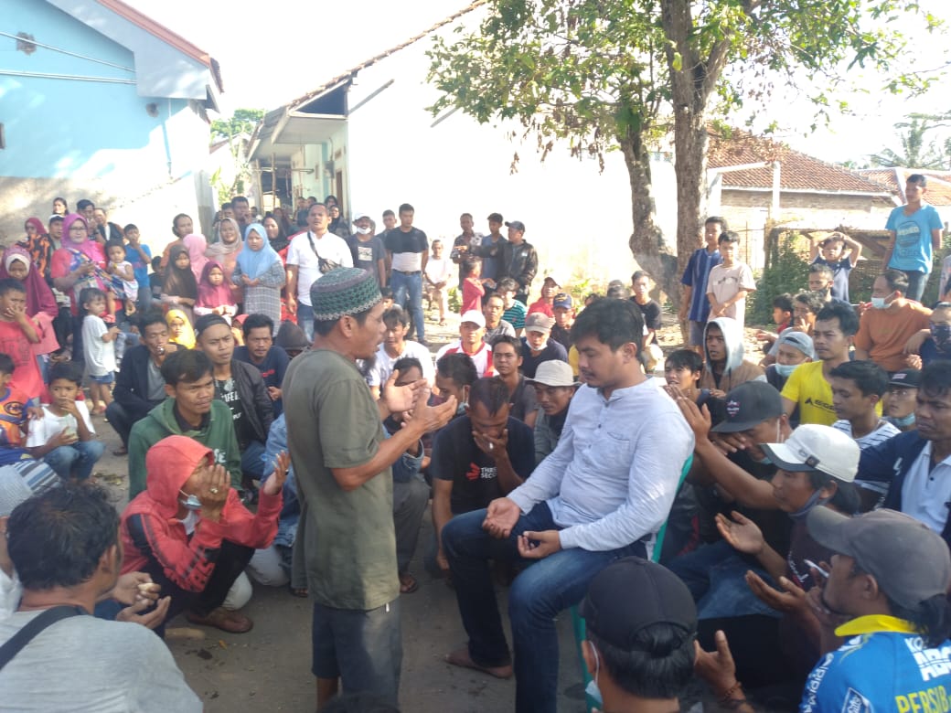 Sambut Kemenangan Cecep Rodini Zulpaid, Ratusan Warga Karangsari Menangis Bahagia
